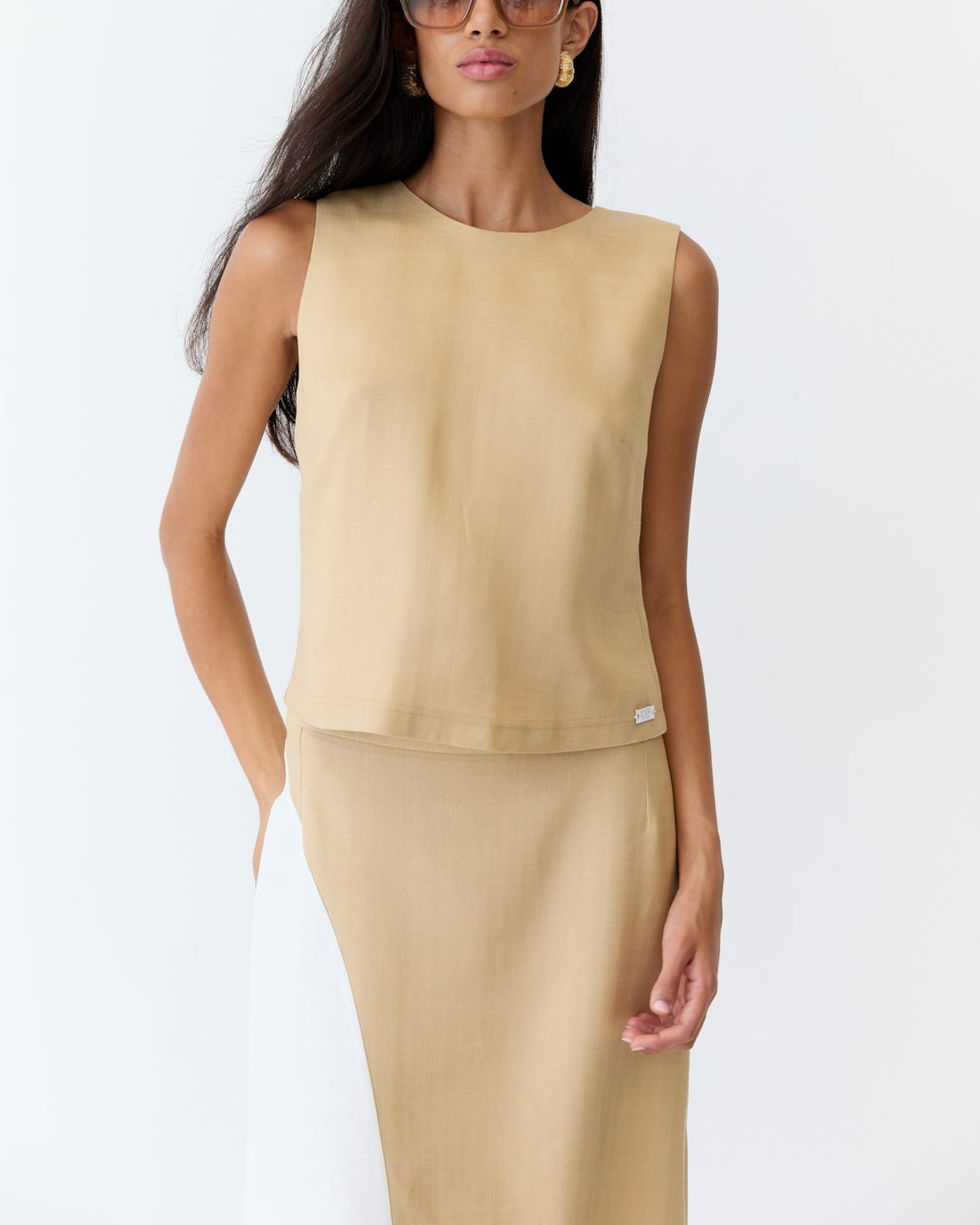 Renee Shell Top in caramel Tencel and hemp herringbone, showing rounded neckline, bust darts and Eder hem plaque